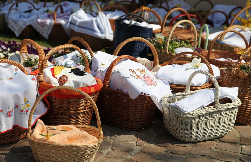 In der Steiermark und Kärnten gehört die Osterspeisensegnung ('Fleischweihe') zur österlichen Tradition. 