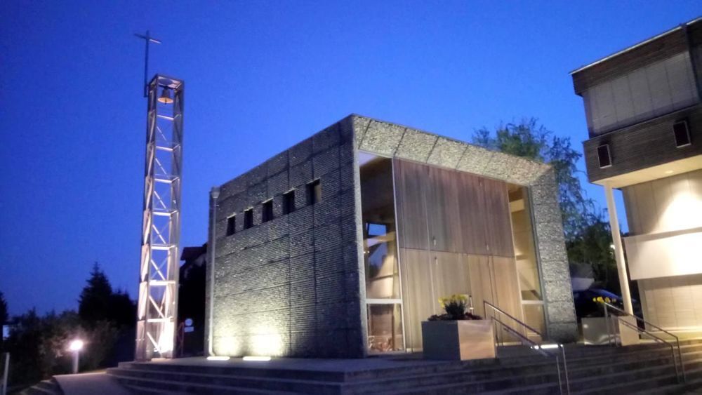 Kapelle bei Nacht / Jörg Steger