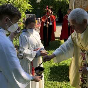 Fronleichnam unter schönem Himmel